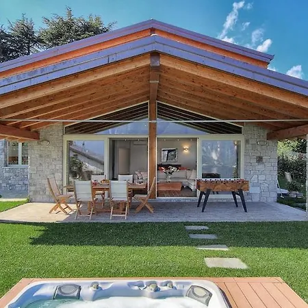 Sleeps 10 Pool Air Con Wifi בלאג'יו