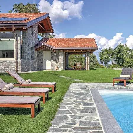 Sleeps 10 Pool Air Con Wifi *