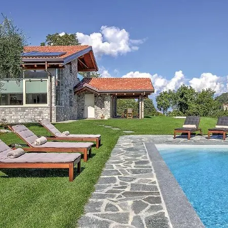 Sleeps 10 Pool Air Con Wifi * בלאג'יו
