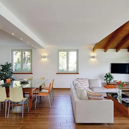 וילה Sleeps 10 Pool Air Con Wifi *